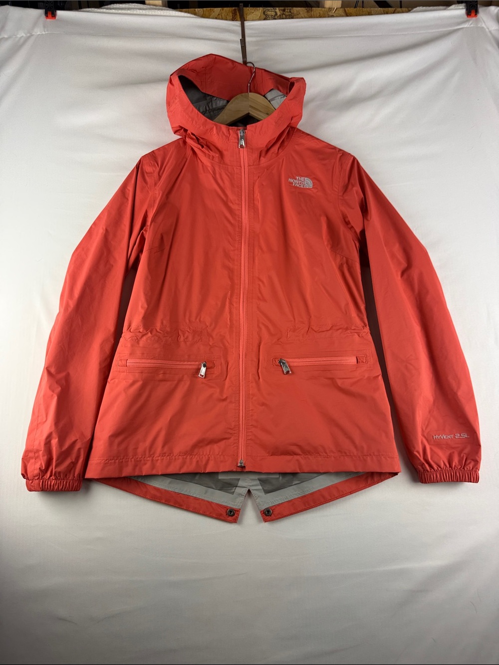 The North Face Pink HyVent 2.5L Hooded Rain Jacket Women's Medium Like New